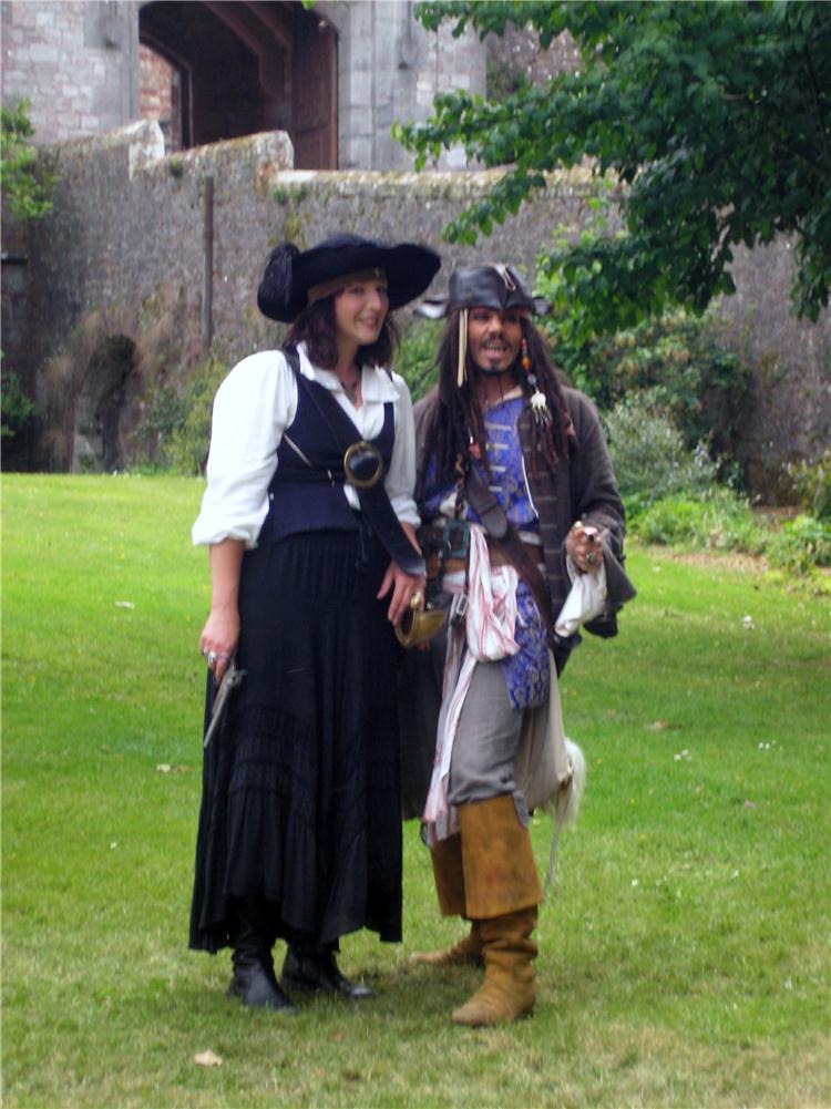 Captain Jack Sparrow recruits new pirates